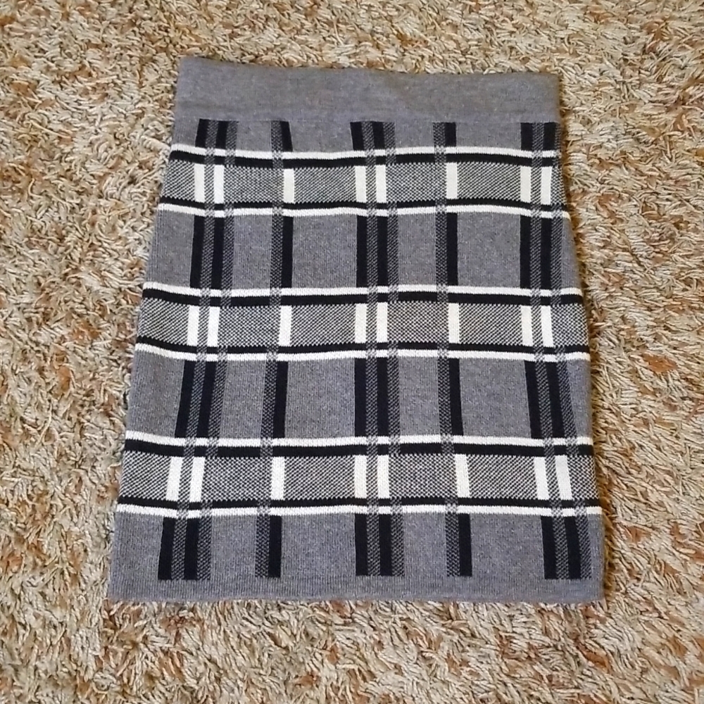 2S13.  Mini skirt (womens)